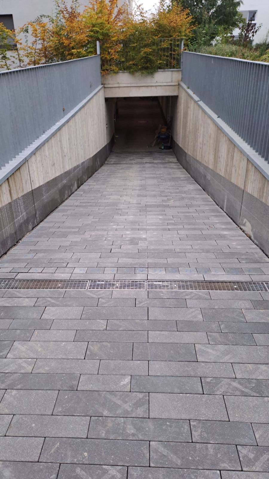 Gepflasterte Tiefgaragen-Zufahrt - Projekt 6